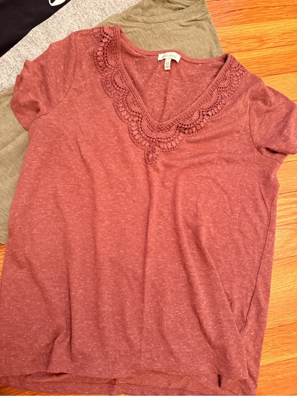 7 Women’s sleeveless and short sleeves basics Tops Bundle S/M